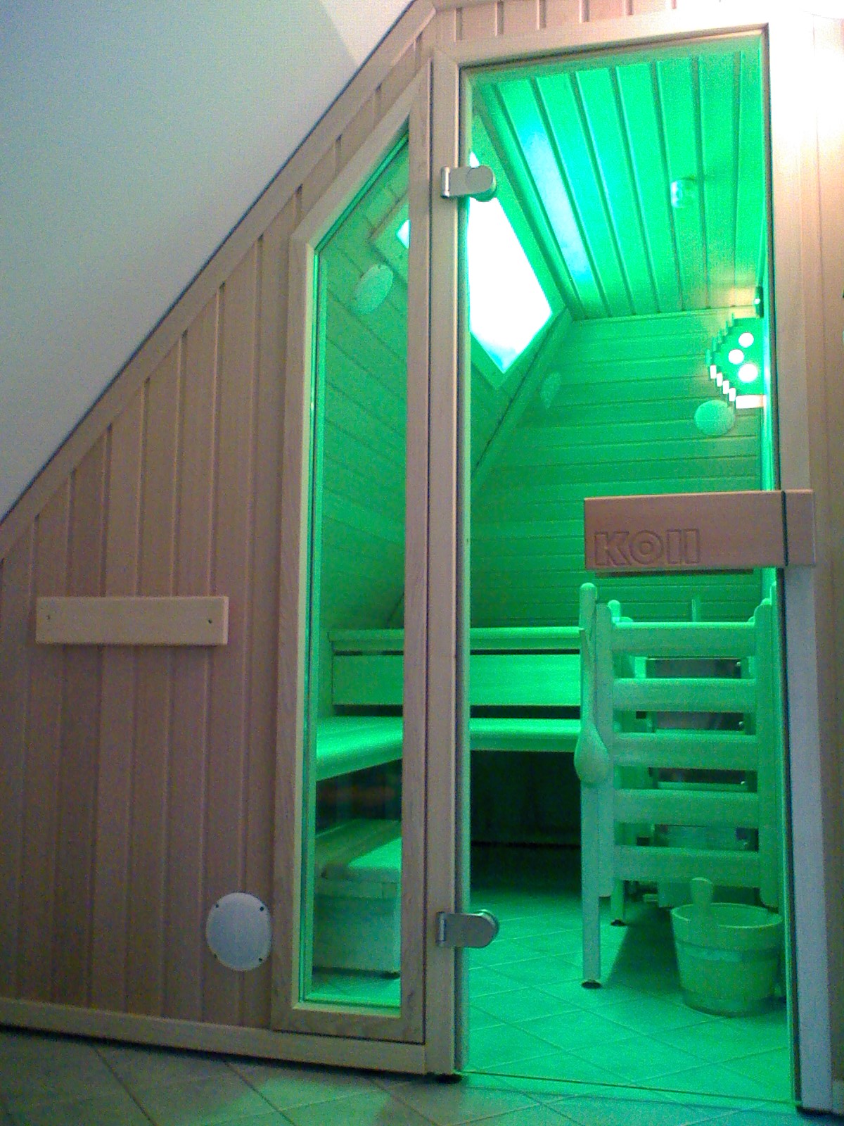 Koll Comfort Sauna mit Deckenschräge in Berlin Grünau Innenansicht Hemlock Waldpappel